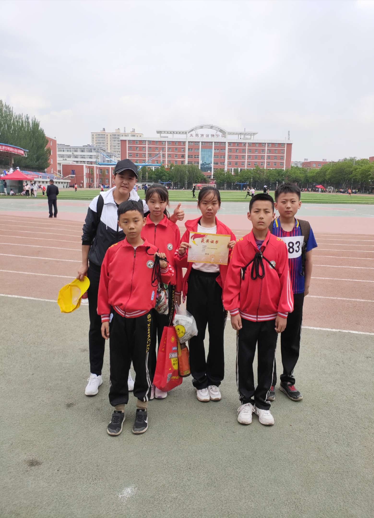 太师三附小万科城校区参加区田径运动会