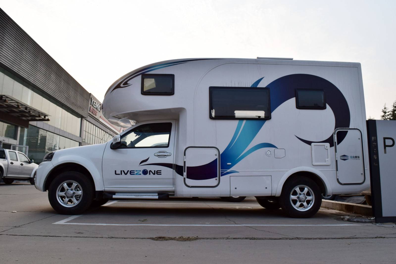 售价2788万搭载4人c1驾照可以开详解览众c7a房车