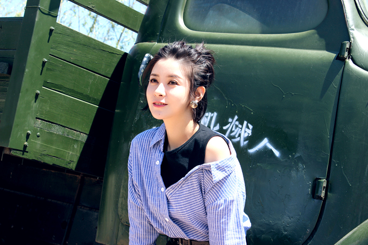 苏小妹最新写真曝光时尚感爆棚酷炫来袭