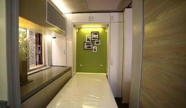 二胎变成四胞胎,60㎡小房挤住一家7口人!女儿只能睡在杂物间