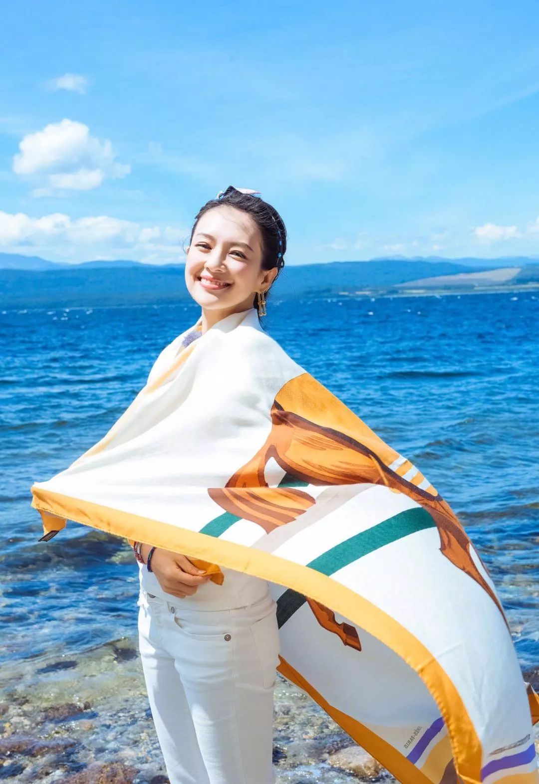 42岁的范晓萱可可爱爱