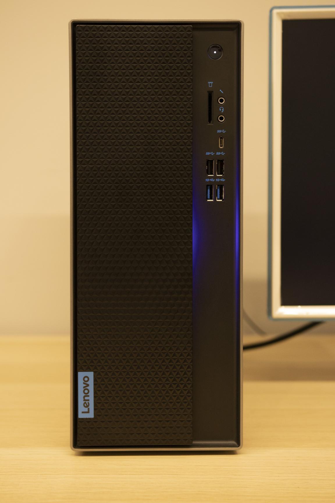 67geekpro的正面左侧是被称为"激光蚀纹工艺"的盖