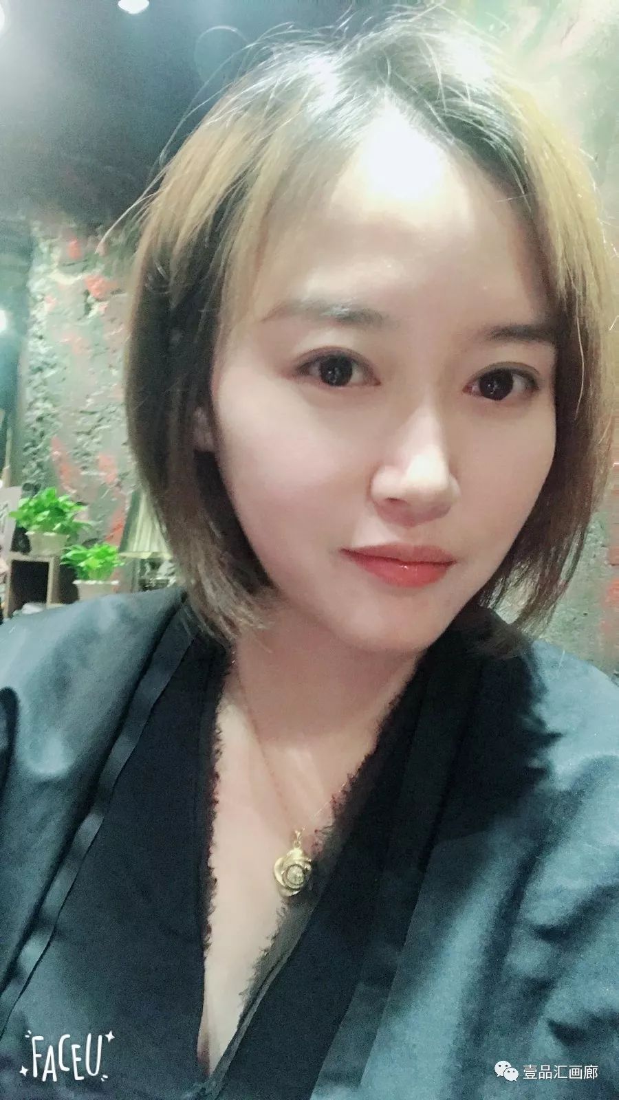 李佳怡,"80后",辽宁沈阳人.供职于《芒种》杂志社,担任副主编.