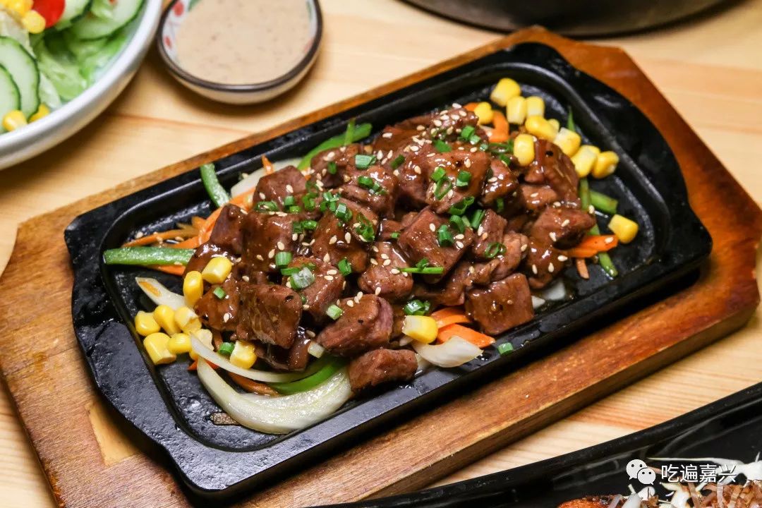 日式铁板牛仔粒o(*≧▽≦)ツ绝对是午餐吃饱饭的不二之选哇~q弹的米饭