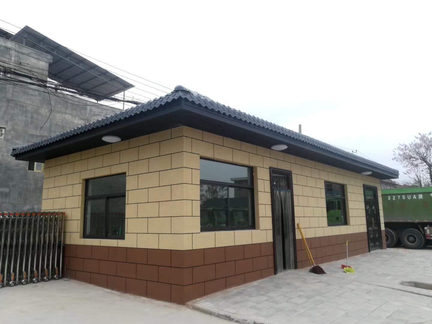 临夏真石漆多少钱一公斤外墙真石漆价格猫腻鑫钢盾漆