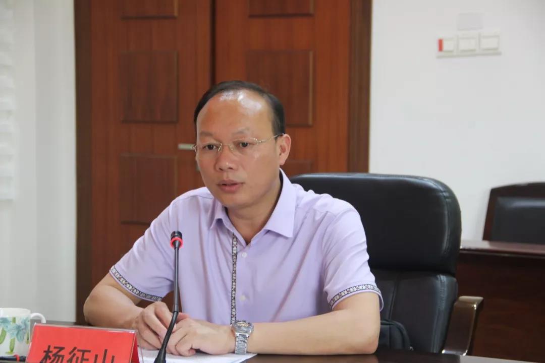 县人大常委会主任陈义军强调,要统一思想,凝心聚力,劲往一处使,抓紧