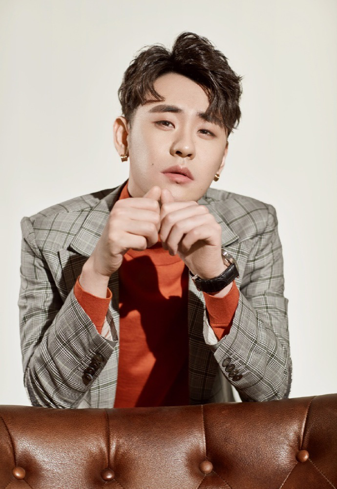 相声界走出偶像派张云雷到底有多帅小清新混搭风惹人爱