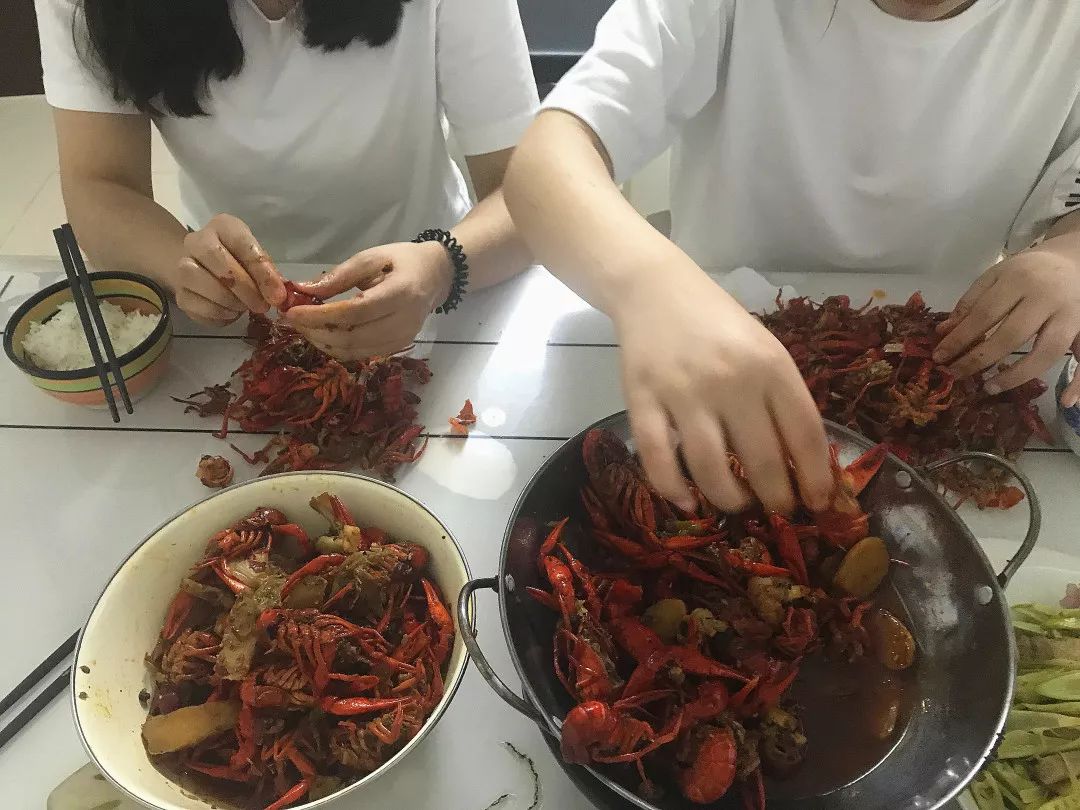 新县人的夜宵网红小龙虾看完我流口水了内附视频