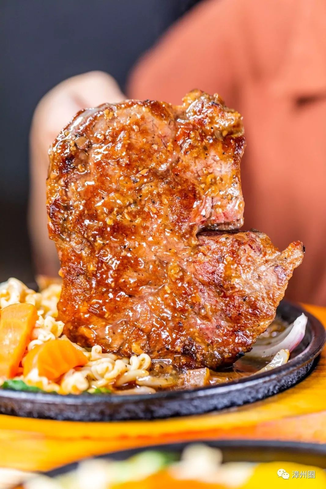 名气超大的夜市牛排!人均不到20元