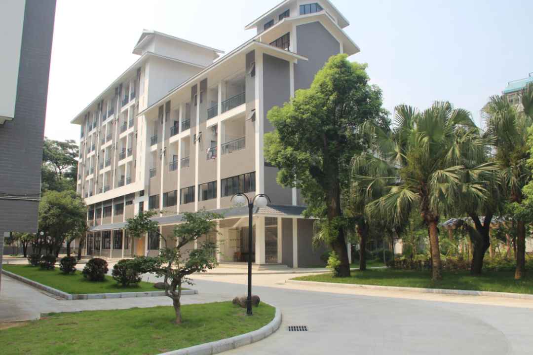 头条创新出彩特色发展桂林市第五中学奋进办学之路小记