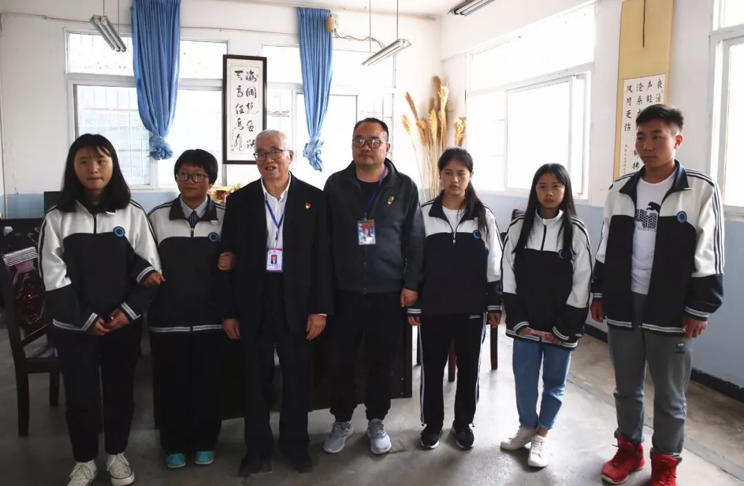 文图:杨达普 刘强实验中学5月13日,永善县"五老宣讲团"成员王云鹏到