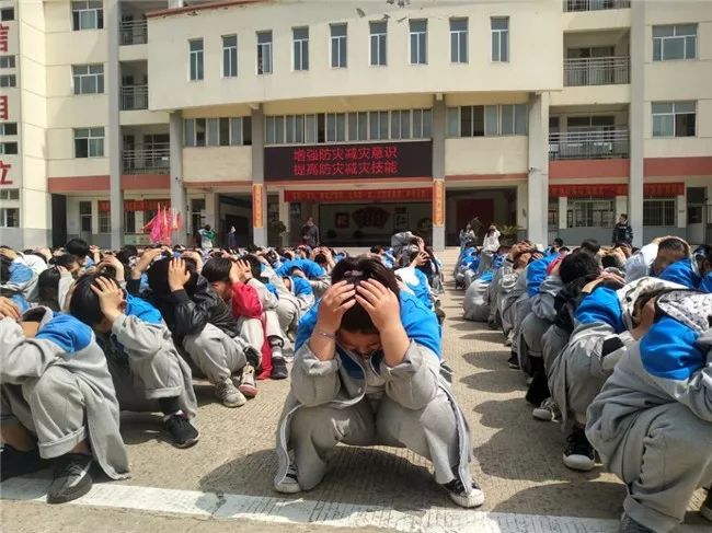 桃林中学举行防震减灾疏散演练