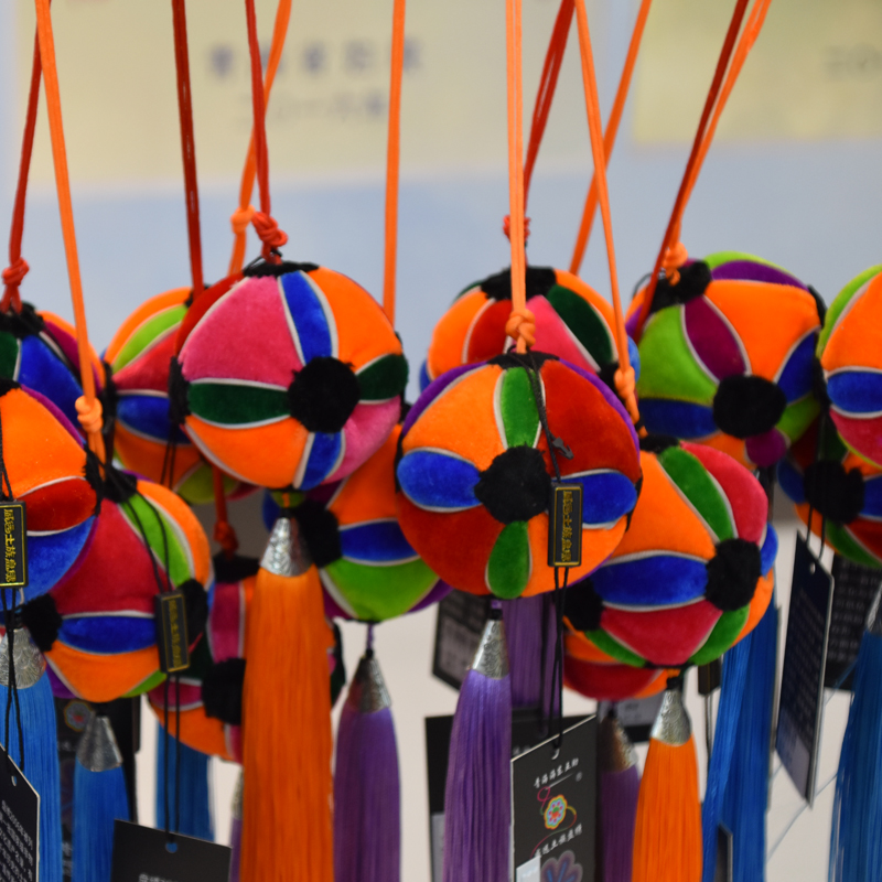 青海互助土族所独有的传统刺绣盘绣