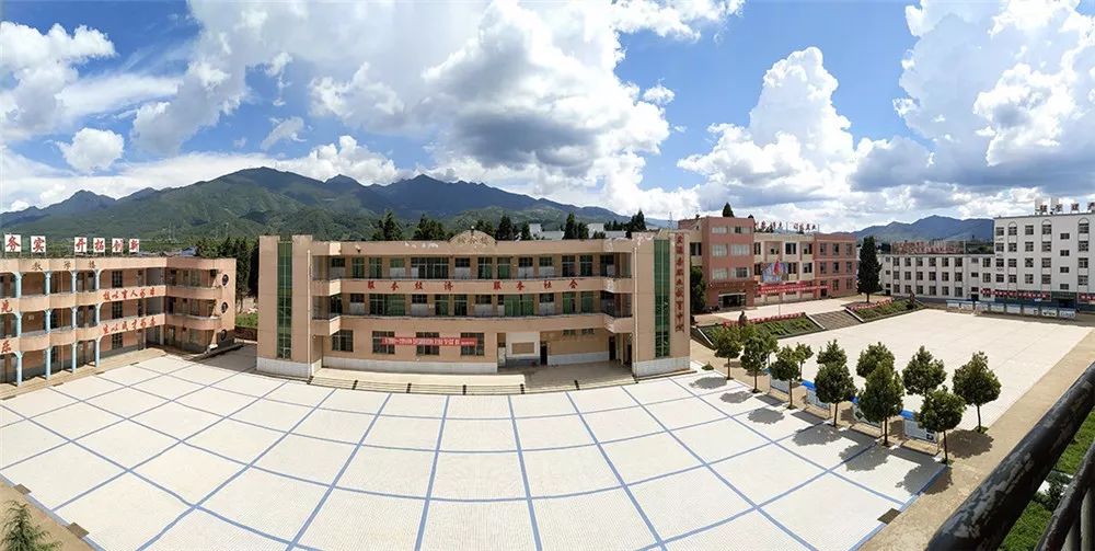 教育盐源县职业技术中学校厚积薄发迎跨越式发展