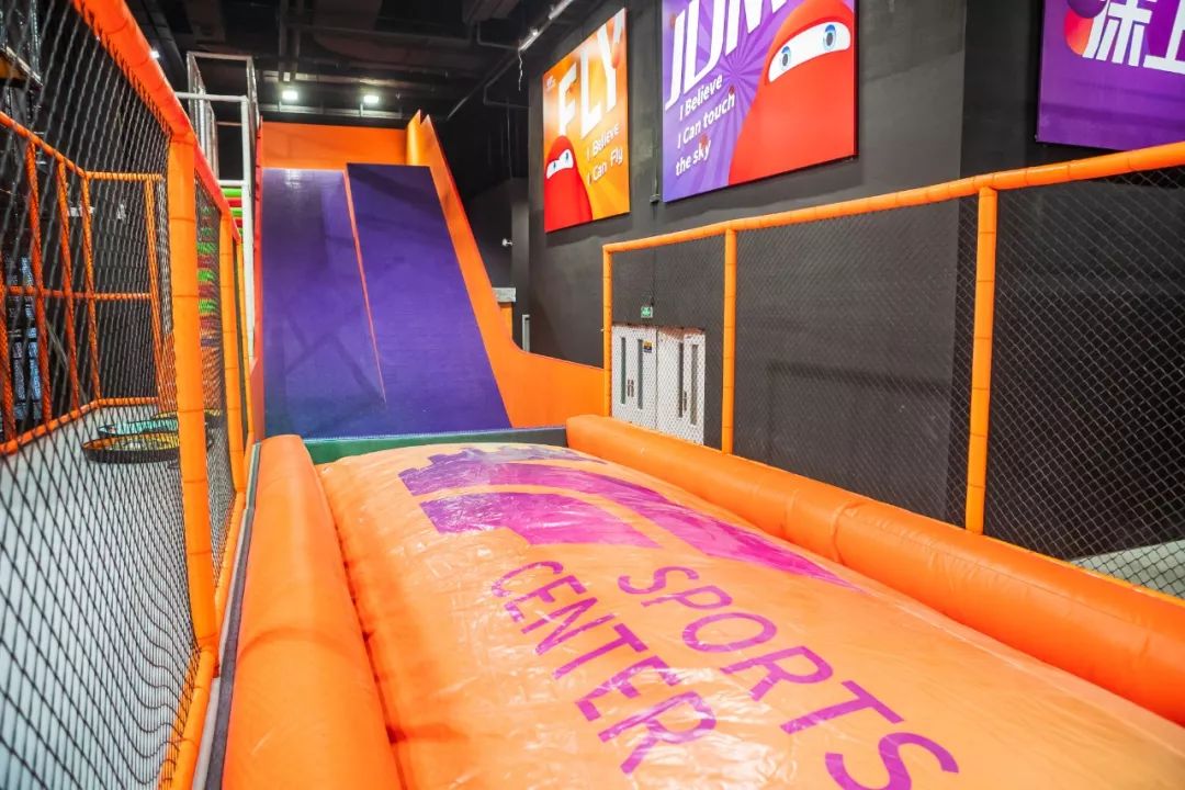 情侣同行一人免单6500m05超大蹦床乐园30玩法让你来了就不想走