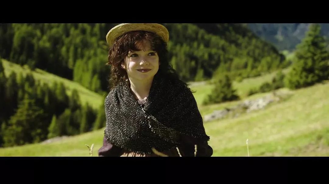 先来给你们看看"小海蒂"的颜值.