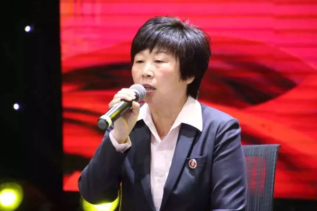 县教育体育局副局长 董学华