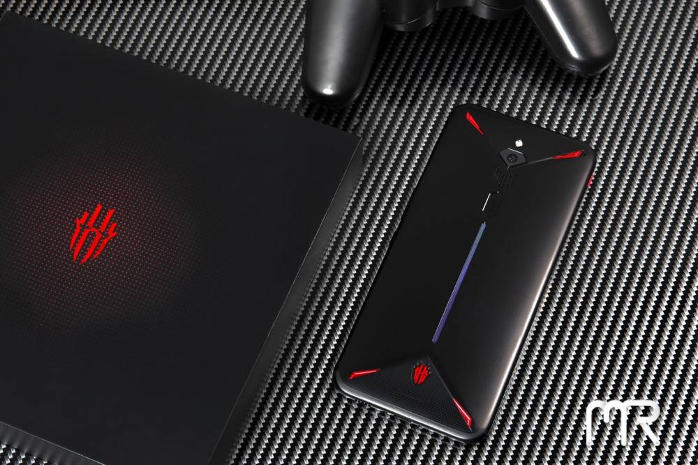 从第一款产品到现在,红魔已经形成了自己独特的外观风格.