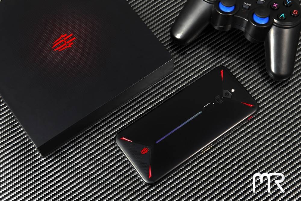 从第一款产品到现在,红魔已经形成了自己独特的外观风格.