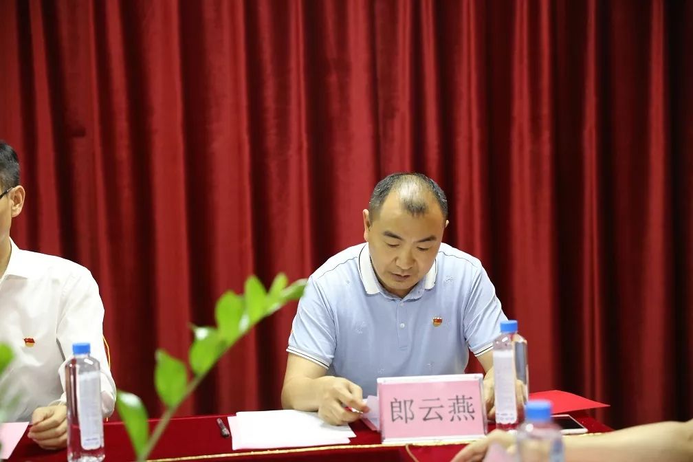 达川区委常委,区人民政府党组副书记,副区长肖启文宣读了流动党支部