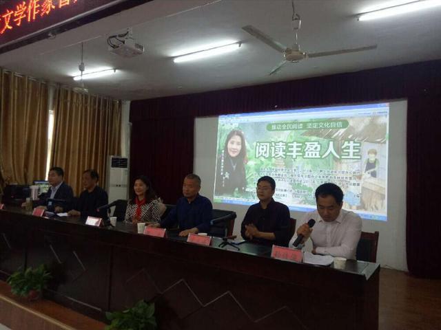 名家进校园书香润童心著名儿童文学家曹文芳走进安徽阜南三小