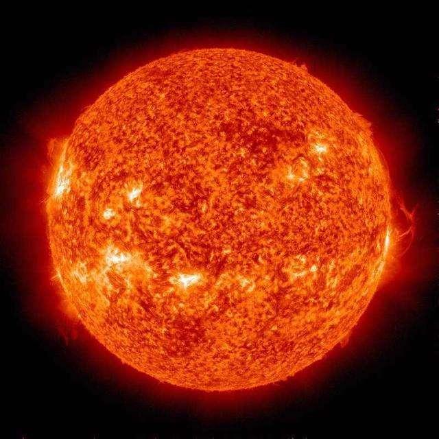 原创太阳成了红巨星,我们必须带地球流浪吗?《流浪地球》有个好启示