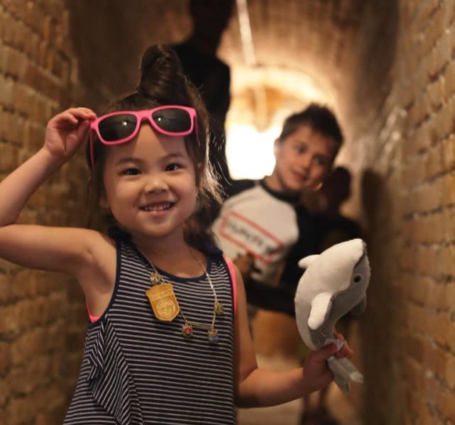 现在5岁的湘君现在开始学习芭蕾,游泳等技能,性格也变得越来越大胆