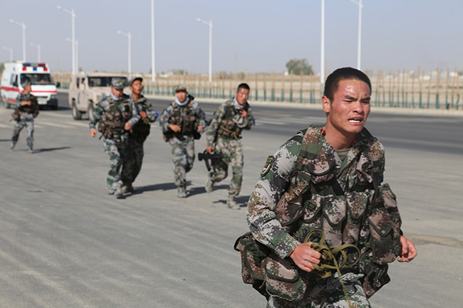 看解放军跑武装五公里