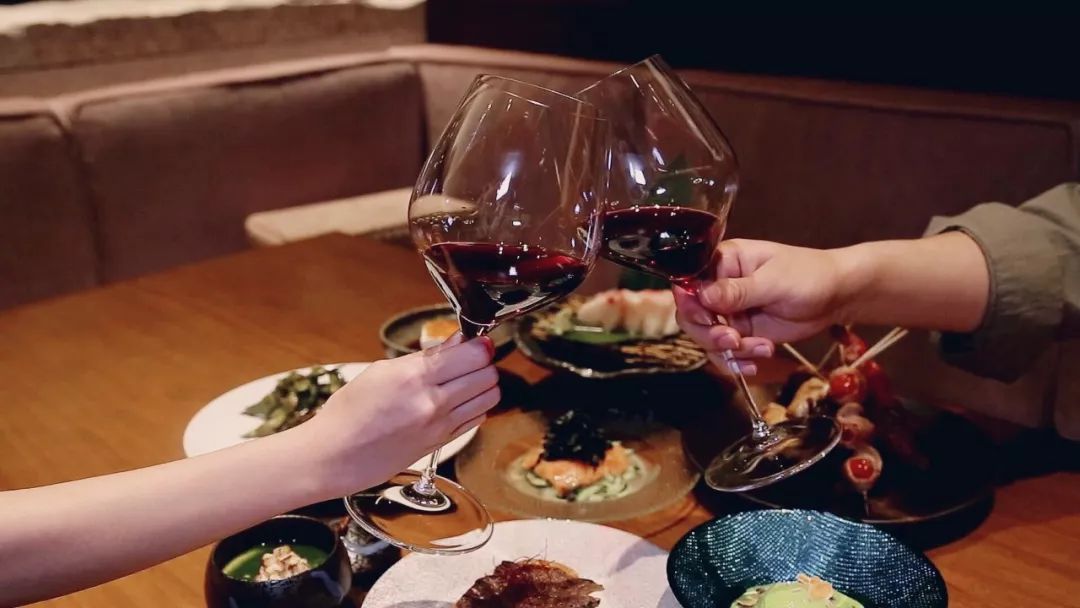 520快到了,京都衹園小路还贴心地为情侣准备了更加划算,更具有仪式感