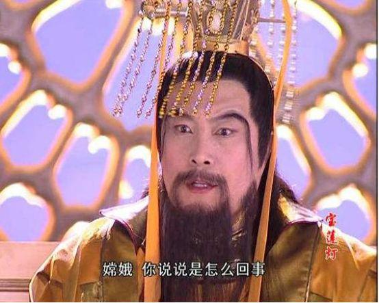 《宝莲灯》中饰演了那位胆小懦弱的玉皇大帝,两尾长长的眉毛滑稽又