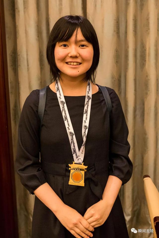 棋界颜值柯洁黑嘉嘉谁将戴上黄龙玉奖牌?