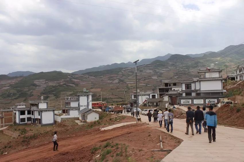 云龙县贫困村》的文件,明确沧龙物流结对帮扶白石镇白石村的通知后