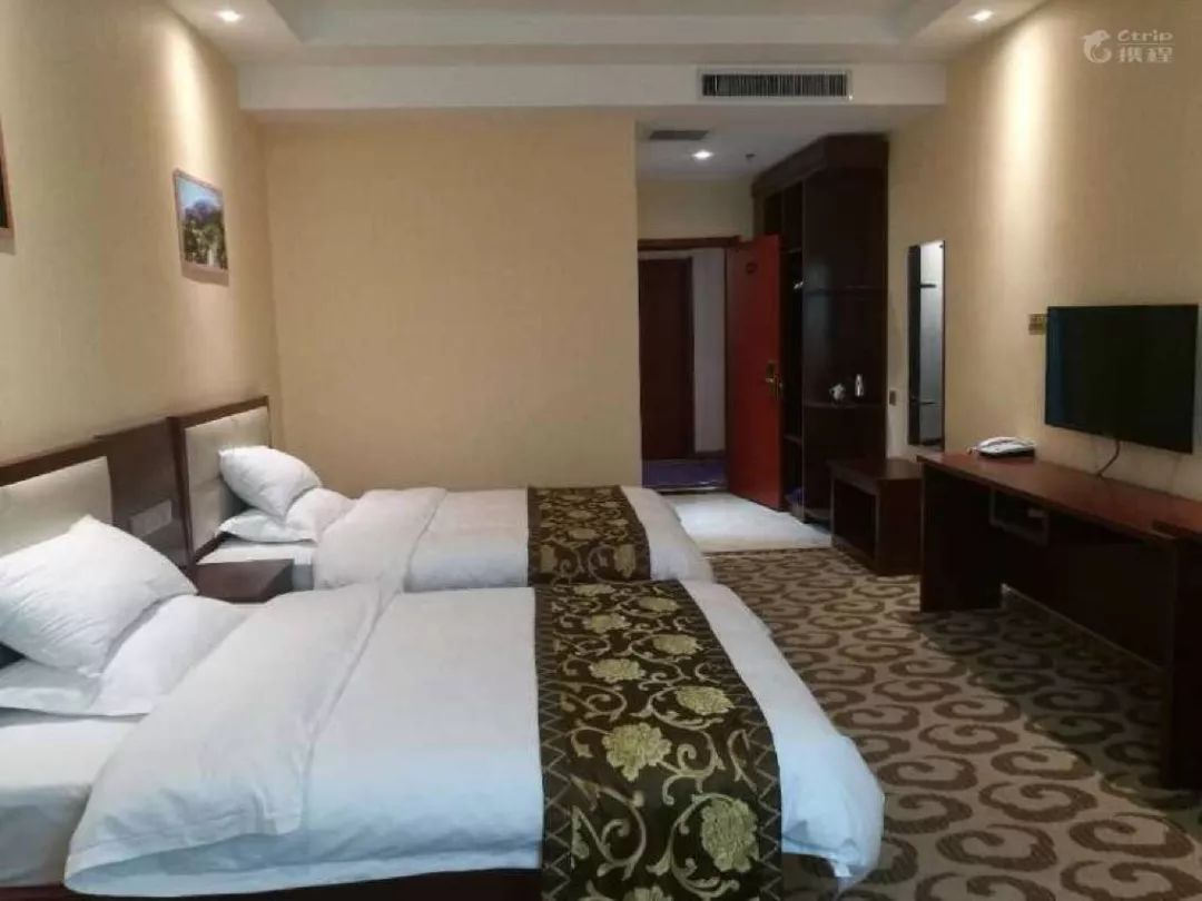 新疆盐业基地-盐湖,沿途可欣赏到壮观的东天山最高峰【博格达雪峰】