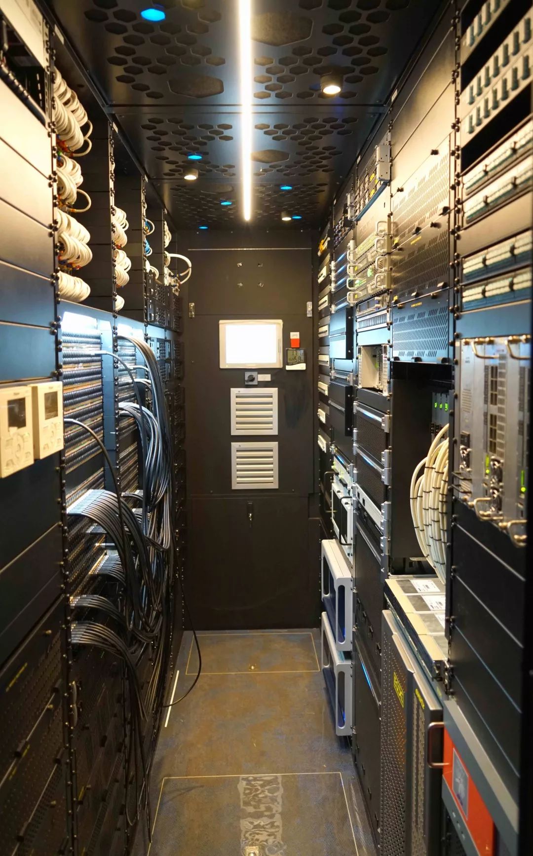 隔声良好的机房在短短几个月的时间里,安达斯有条不紊并且高质量地