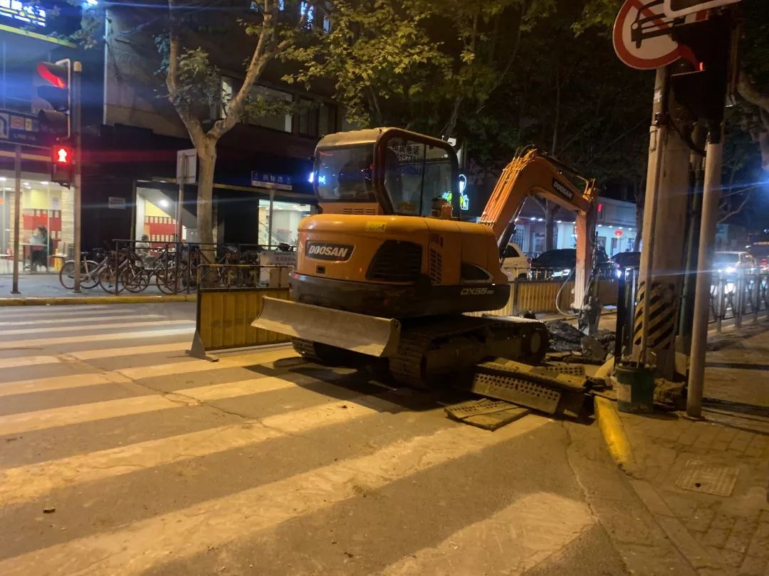 周边居民:造了哪门子孽!_施工