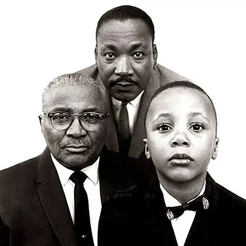 阿维顿镜头下的马丁·路德·金博士,和他的父亲及儿子