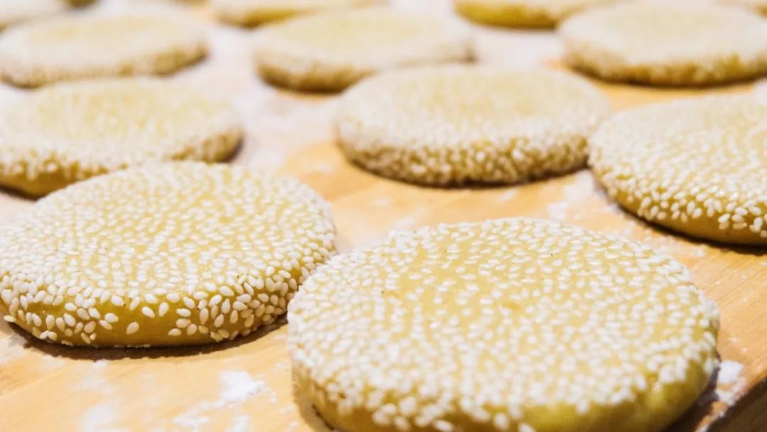 手工现烤太谷饼守在炉边的真味嚼在嘴里的甜蜜