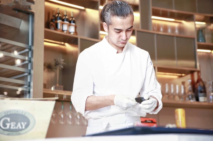 本周六,首开龙湖·天奕特邀亚洲型男主厨布兰特亲临现场,举办极品北紫