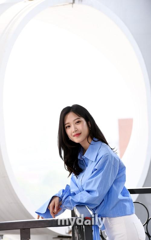 [md photo] 韩国女艺人文佳英首尔三星洞接受媒体采访