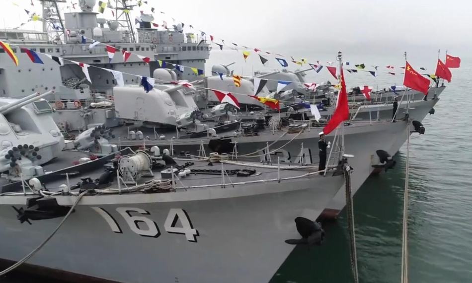 4艘051型驱逐舰同时退役 服役超30年各有千秋_进行