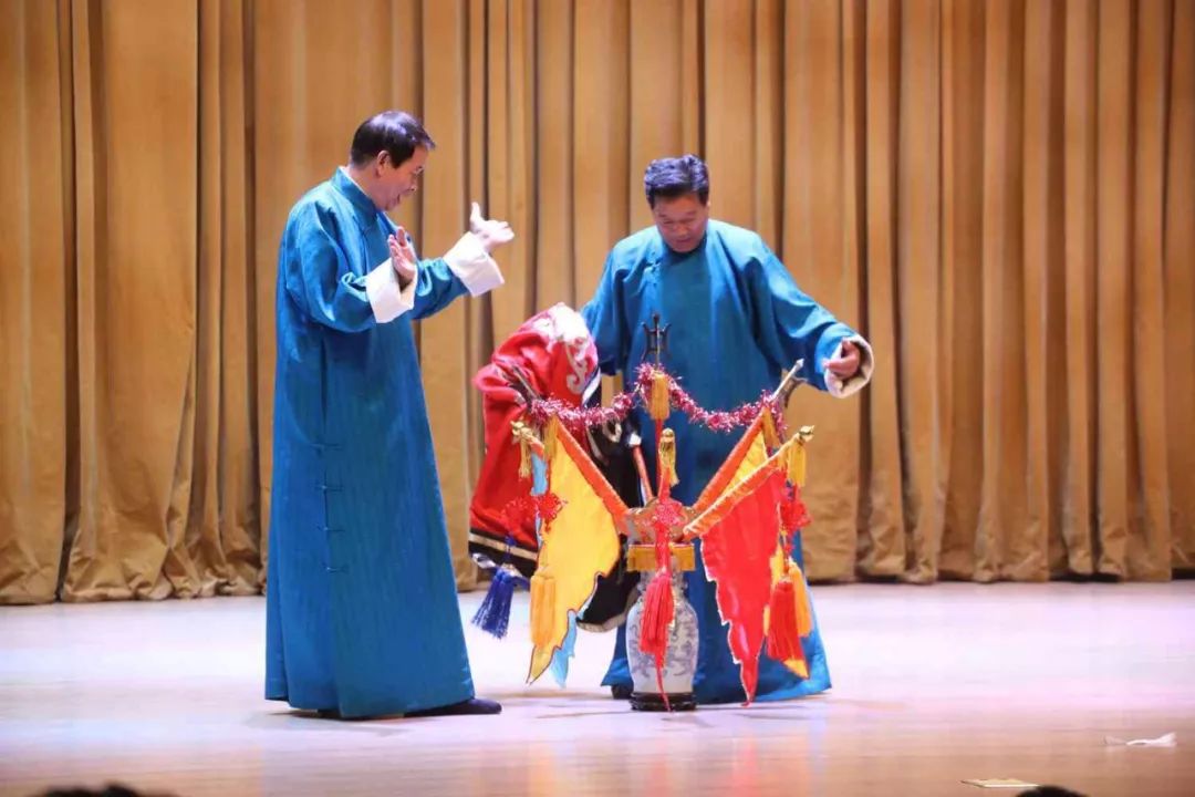 表演者:肖桂森 朱喜清《蟠桃献彩》古彩戏法带大家看看古彩戏法的门道