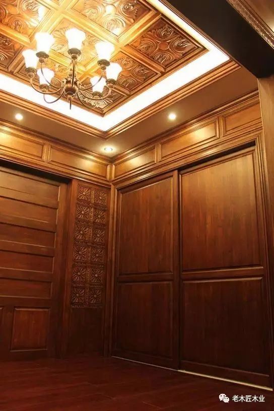 护墙板最初为数百年前的欧洲古堡和皇宫首先使用,时