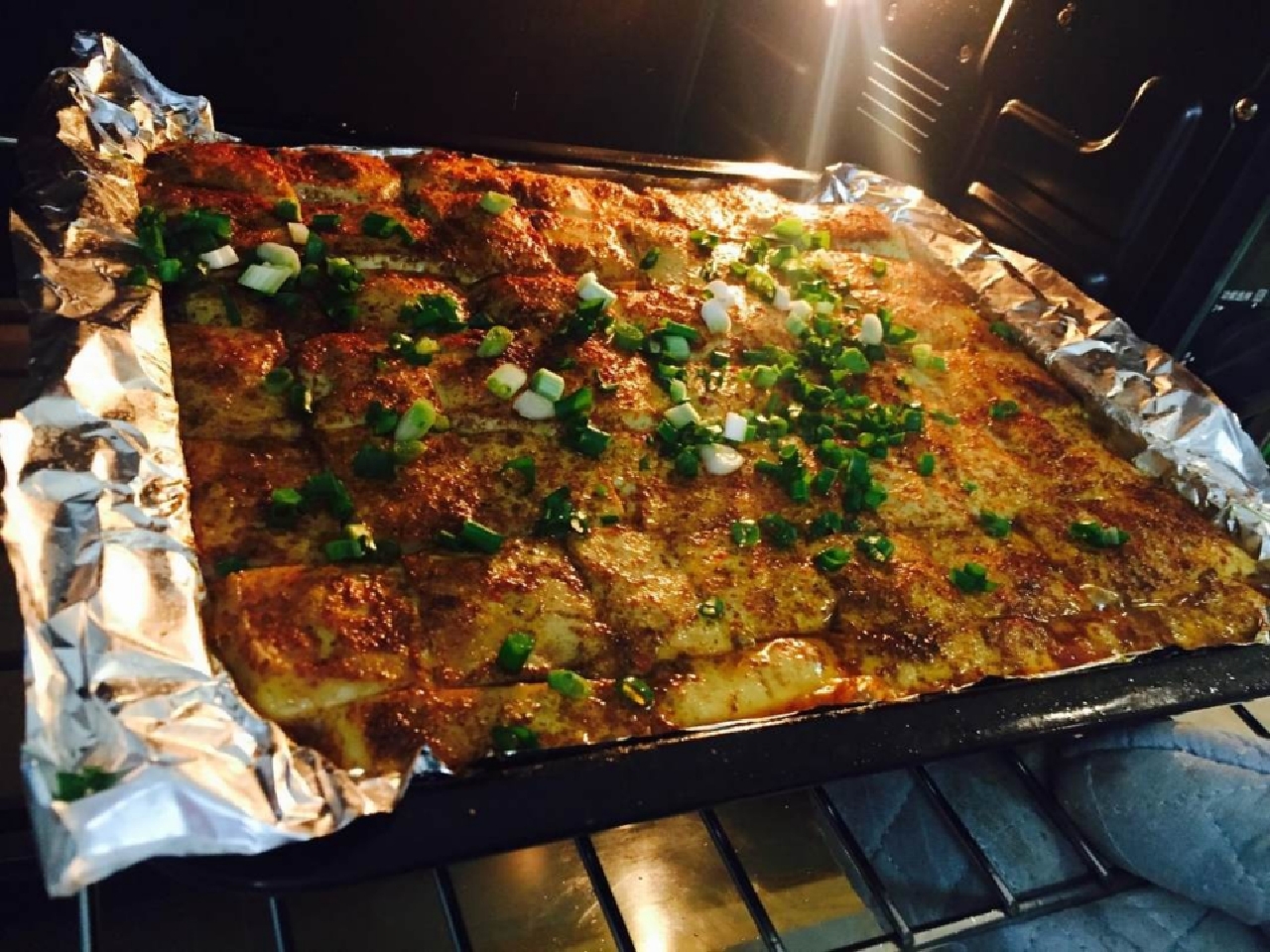 嫩豆腐野味做法撒上孜然烤一烤外皮焦脆肉嫩滑好吃停不住口