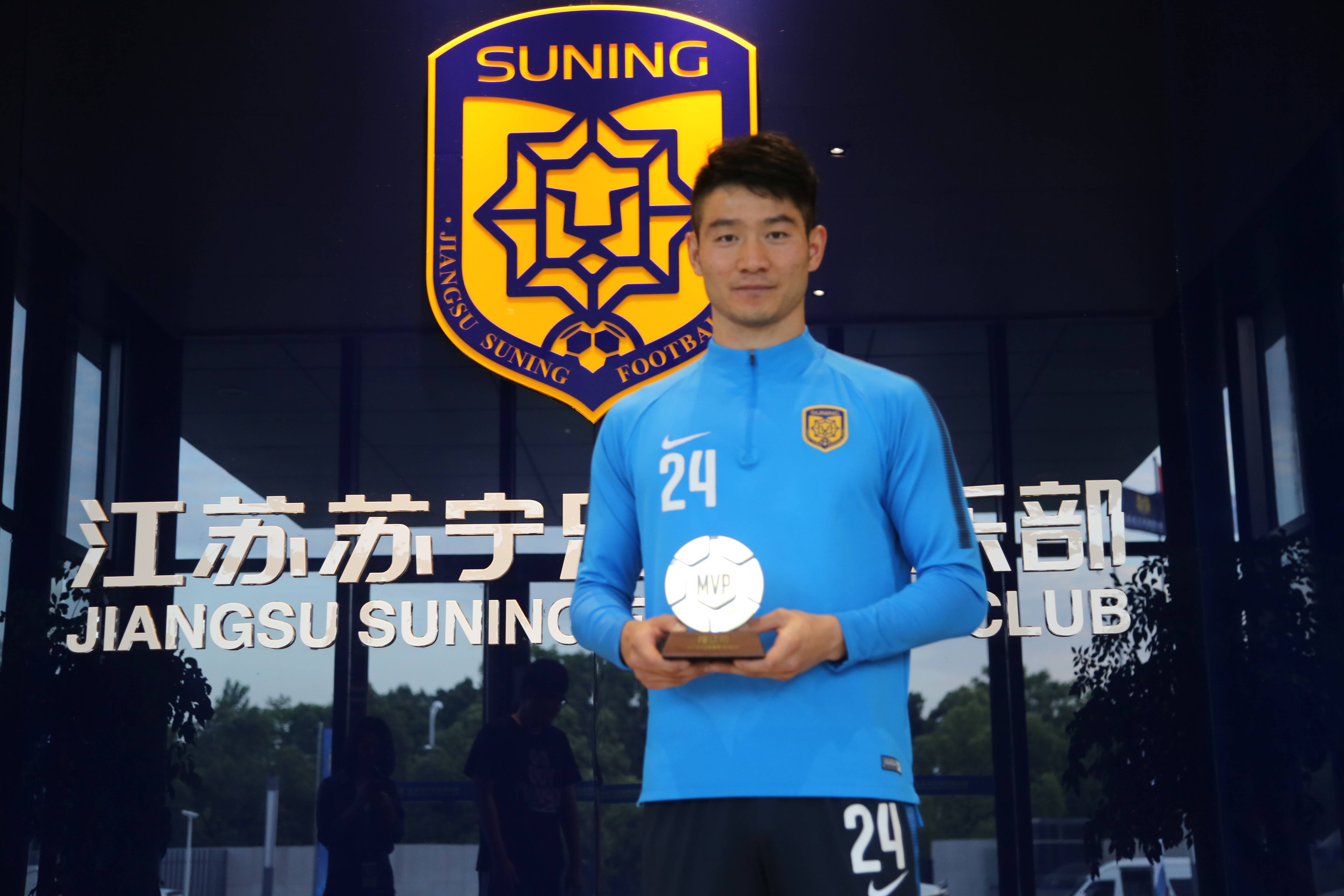 他能攻善守是苏宁公认的楷模球员!曾为球队立下过赫赫战功_吉翔