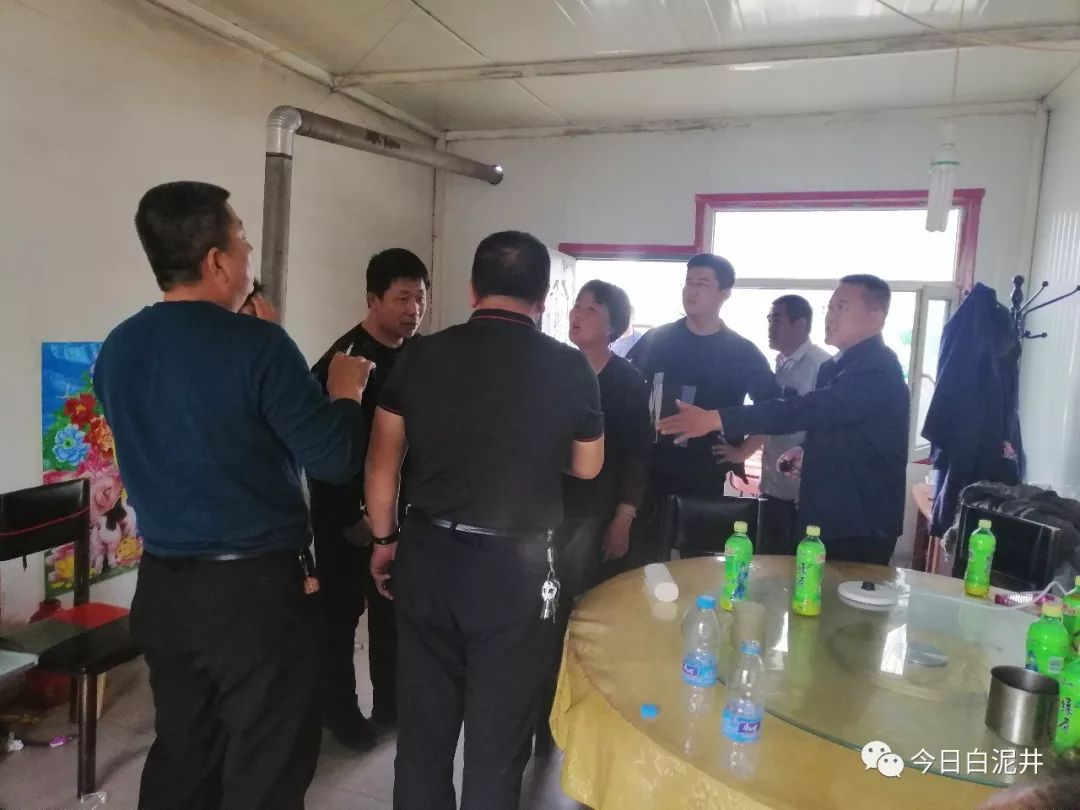 白泥井为民服务在路上