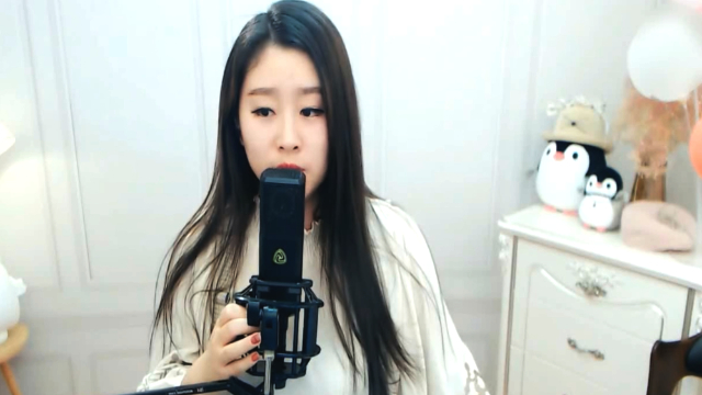 菲儿翻唱歌曲一路向北前奏一出彻底泪目了