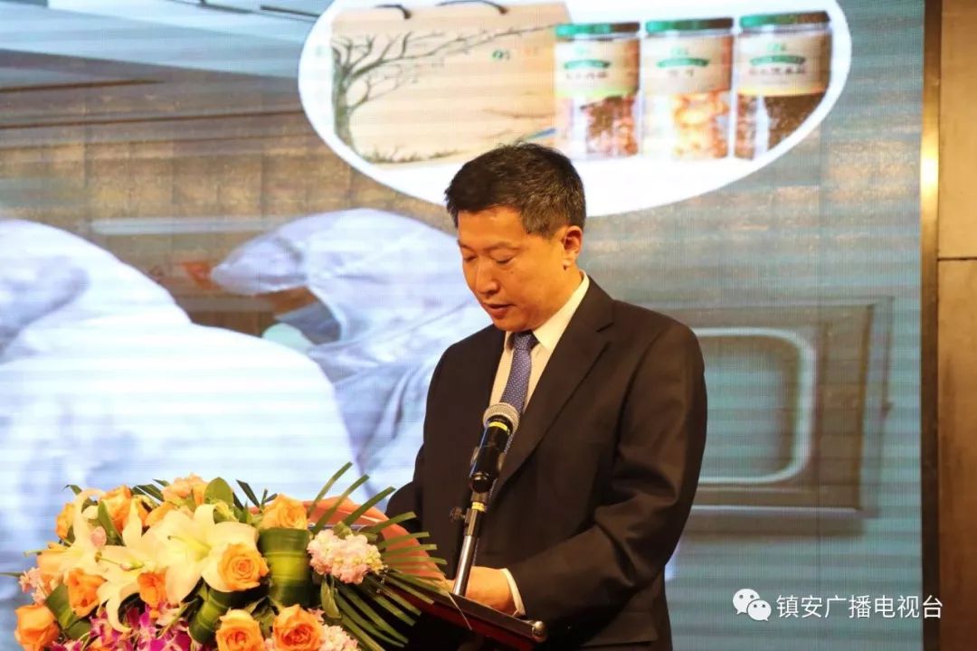 任淑霞主持会议.