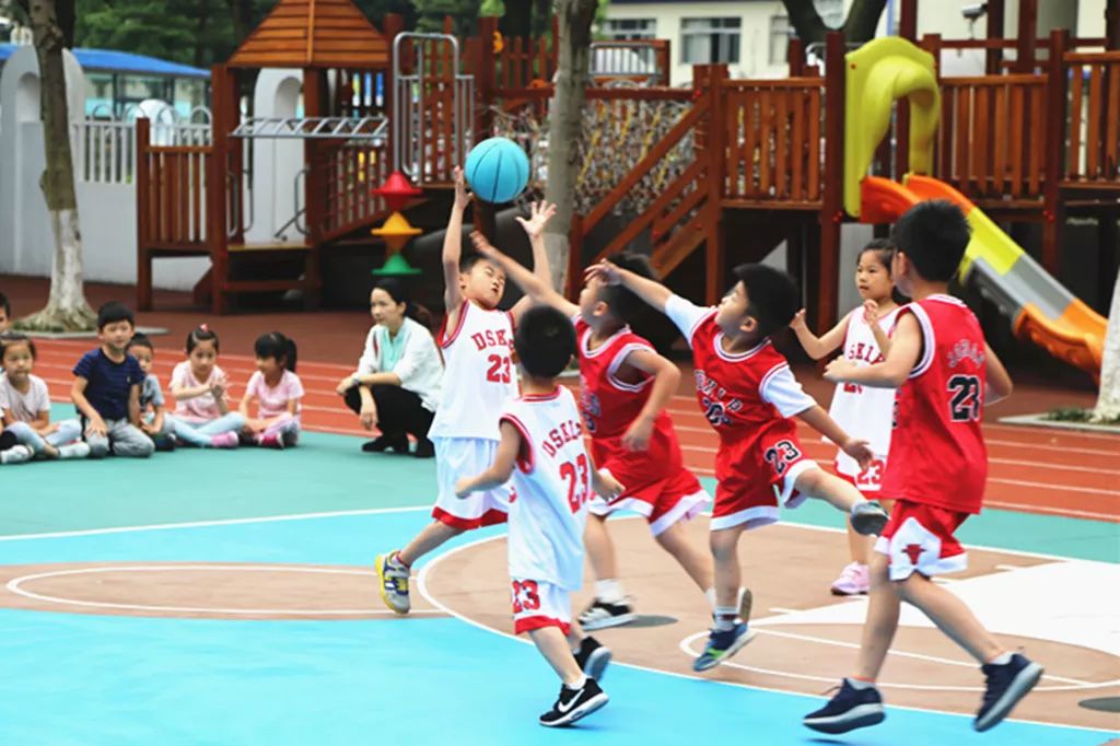 前方高能您正在收看的是新亚幼首届幼儿篮球比赛