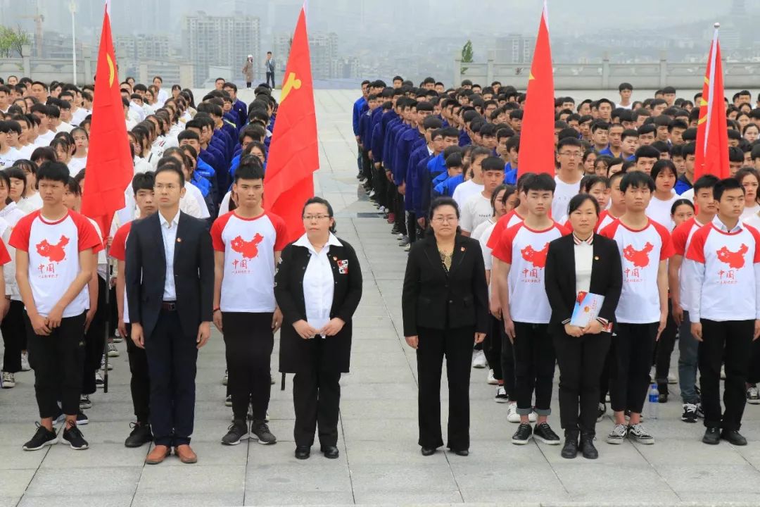 湘西民族職業技術學院黨委書記譚吉慧出席本次活動,州委講師團教研科