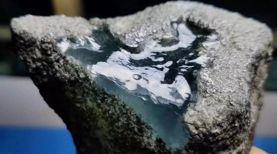 玻璃种翡翠原石